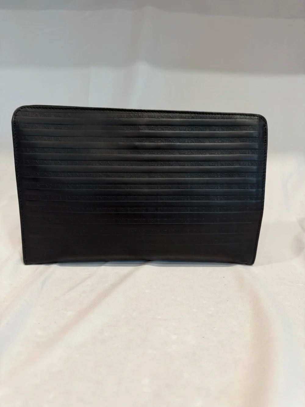 Authentic Vintage Valentino Black Leather Toiletry Bag with Gold V Accent - Picture 4 of 15